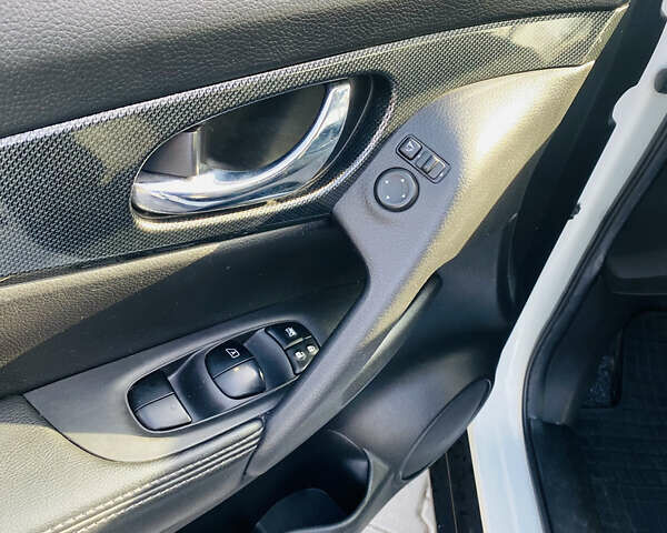 Белый Ниссан ИксТрейл, объемом двигателя 1.6 л и пробегом 190 тыс. км за 15500 $, фото 7 на Automoto.ua