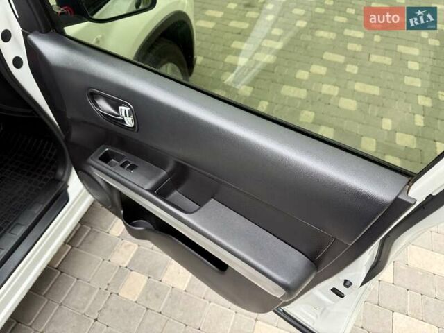 Білий Ніссан ІксТрейл, об'ємом двигуна 2 л та пробігом 147 тис. км за 9999 $, фото 47 на Automoto.ua