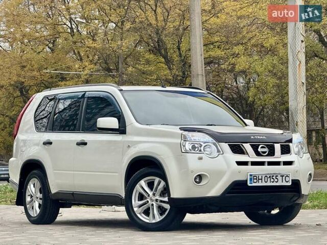 Білий Ніссан ІксТрейл, об'ємом двигуна 2 л та пробігом 147 тис. км за 9999 $, фото 25 на Automoto.ua