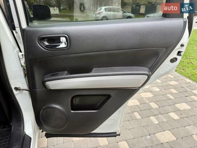 Білий Ніссан ІксТрейл, об'ємом двигуна 2 л та пробігом 147 тис. км за 9999 $, фото 61 на Automoto.ua