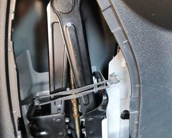 Белый Ниссан ИксТрейл, объемом двигателя 1.6 л и пробегом 269 тыс. км за 14350 $, фото 20 на Automoto.ua