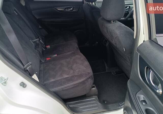 Белый Ниссан ИксТрейл, объемом двигателя 2 л и пробегом 127 тыс. км за 14953 $, фото 6 на Automoto.ua