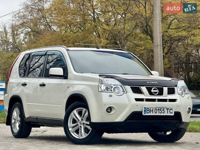 Білий Ніссан ІксТрейл, об'ємом двигуна 2 л та пробігом 147 тис. км за 9999 $, фото 2 на Automoto.ua