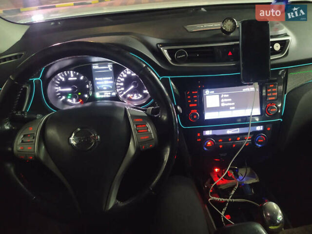 Белый Ниссан ИксТрейл, объемом двигателя 1.6 л и пробегом 250 тыс. км за 16000 $, фото 12 на Automoto.ua