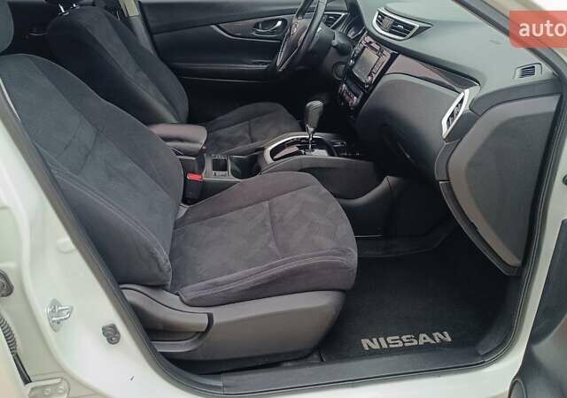 Белый Ниссан ИксТрейл, объемом двигателя 2 л и пробегом 127 тыс. км за 14953 $, фото 5 на Automoto.ua