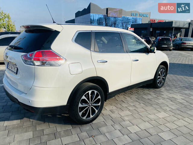 Белый Ниссан ИксТрейл, объемом двигателя 1.6 л и пробегом 190 тыс. км за 15500 $, фото 2 на Automoto.ua
