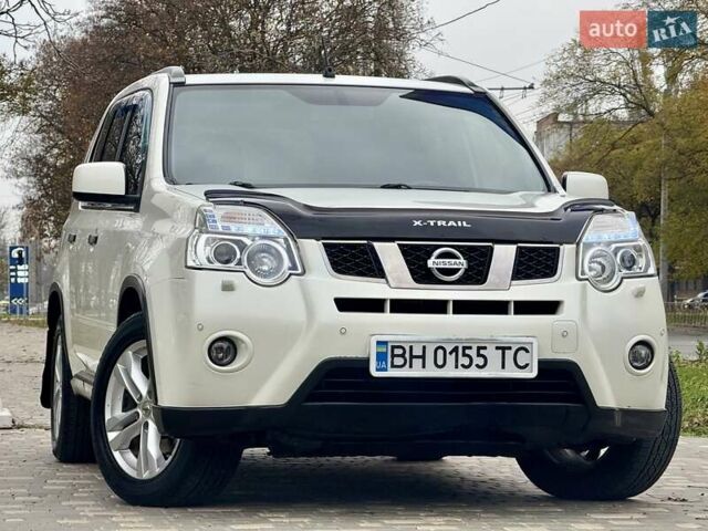 Білий Ніссан ІксТрейл, об'ємом двигуна 2 л та пробігом 147 тис. км за 9999 $, фото 1 на Automoto.ua