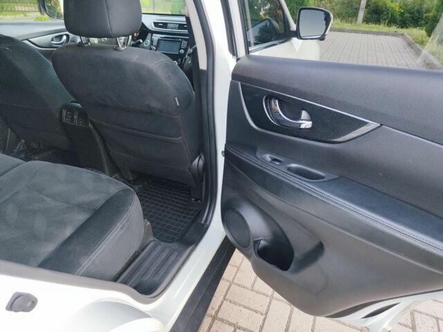 Белый Ниссан ИксТрейл, объемом двигателя 1.6 л и пробегом 176 тыс. км за 14400 $, фото 11 на Automoto.ua