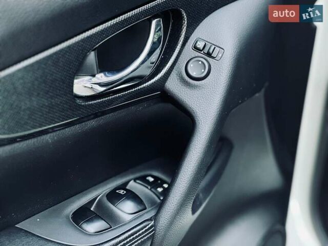 Белый Ниссан ИксТрейл, объемом двигателя 1.6 л и пробегом 154 тыс. км за 16500 $, фото 31 на Automoto.ua