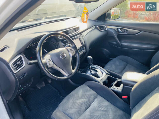 Белый Ниссан ИксТрейл, объемом двигателя 1.6 л и пробегом 190 тыс. км за 15500 $, фото 4 на Automoto.ua