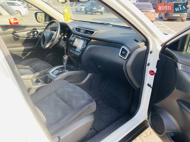 Белый Ниссан ИксТрейл, объемом двигателя 1.6 л и пробегом 190 тыс. км за 15500 $, фото 6 на Automoto.ua