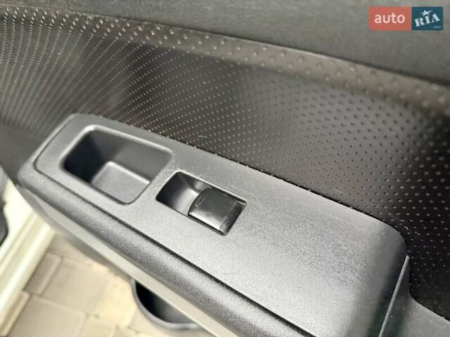 Білий Ніссан ІксТрейл, об'ємом двигуна 2 л та пробігом 147 тис. км за 9999 $, фото 46 на Automoto.ua