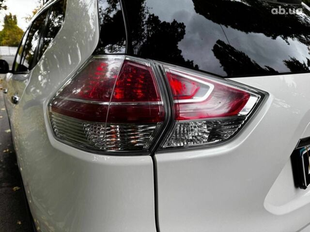 Белый Ниссан ИксТрейл, объемом двигателя 1.6 л и пробегом 222 тыс. км за 16340 $, фото 9 на Automoto.ua