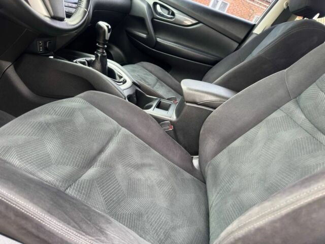 Белый Ниссан ИксТрейл, объемом двигателя 1.6 л и пробегом 137 тыс. км за 12999 $, фото 6 на Automoto.ua