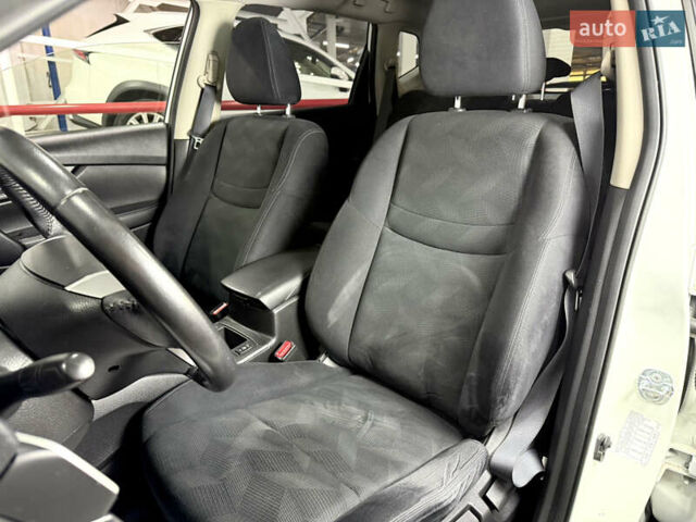 Белый Ниссан ИксТрейл, объемом двигателя 1.6 л и пробегом 122 тыс. км за 17900 $, фото 16 на Automoto.ua