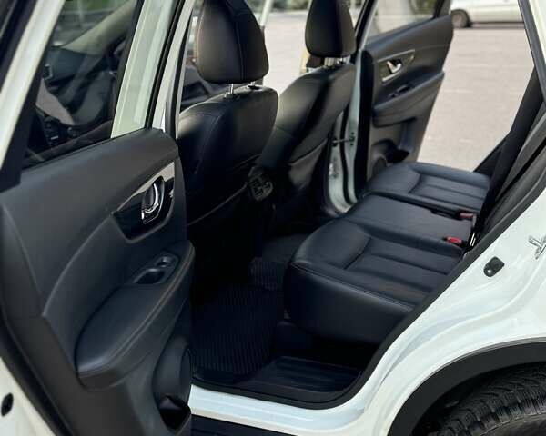 Білий Ніссан ІксТрейл, об'ємом двигуна 2 л та пробігом 153 тис. км за 14800 $, фото 50 на Automoto.ua