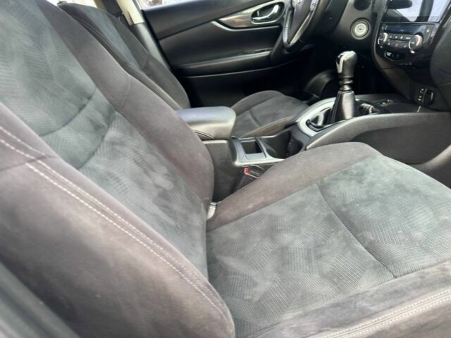 Белый Ниссан ИксТрейл, объемом двигателя 1.6 л и пробегом 137 тыс. км за 12999 $, фото 7 на Automoto.ua