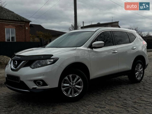 Белый Ниссан ИксТрейл, объемом двигателя 1.6 л и пробегом 137 тыс. км за 12999 $, фото 2 на Automoto.ua