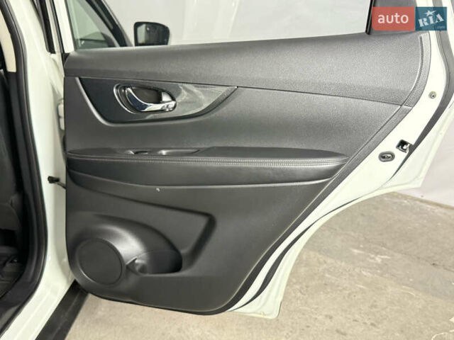 Белый Ниссан ИксТрейл, объемом двигателя 1.6 л и пробегом 122 тыс. км за 17900 $, фото 38 на Automoto.ua