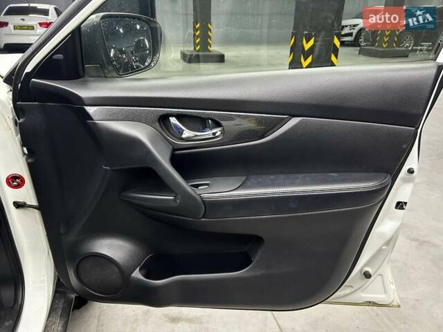 Белый Ниссан ИксТрейл, объемом двигателя 2 л и пробегом 203 тыс. км за 20500 $, фото 13 на Automoto.ua