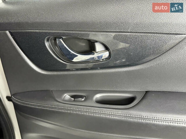 Белый Ниссан ИксТрейл, объемом двигателя 1.6 л и пробегом 122 тыс. км за 17900 $, фото 39 на Automoto.ua