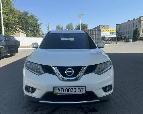 Белый Ниссан ИксТрейл, объемом двигателя 2 л и пробегом 105 тыс. км за 14999 $, фото 2 на Automoto.ua