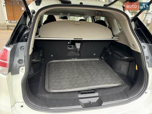 Білий Ніссан ІксТрейл, об'ємом двигуна 1.6 л та пробігом 221 тис. км за 14700 $, фото 12 на Automoto.ua