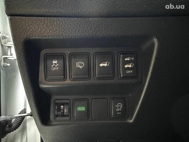 Белый Ниссан ИксТрейл, объемом двигателя 1.6 л и пробегом 222 тыс. км за 16340 $, фото 13 на Automoto.ua