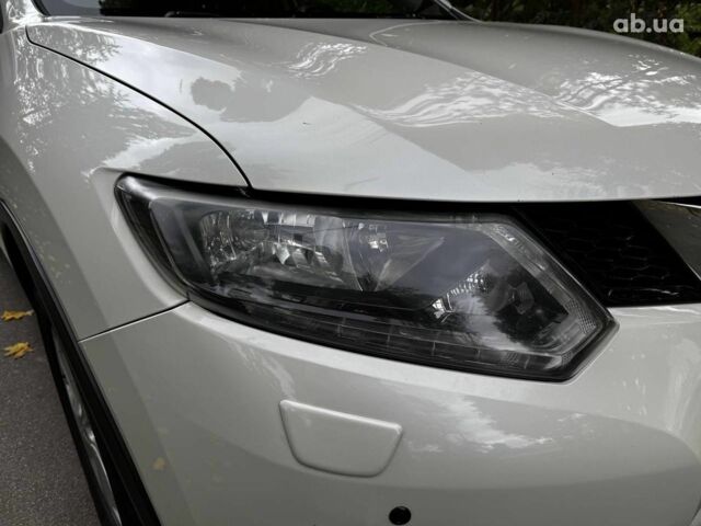 Белый Ниссан ИксТрейл, объемом двигателя 1.6 л и пробегом 222 тыс. км за 16340 $, фото 3 на Automoto.ua