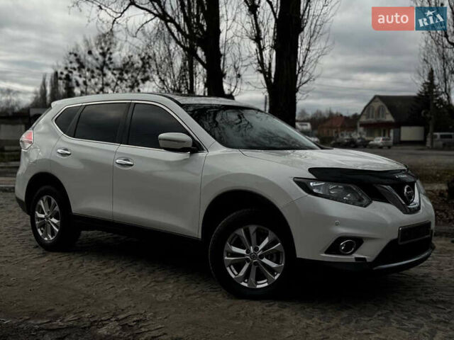 Белый Ниссан ИксТрейл, объемом двигателя 1.6 л и пробегом 137 тыс. км за 12999 $, фото 1 на Automoto.ua