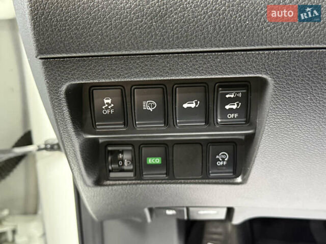 Белый Ниссан ИксТрейл, объемом двигателя 1.6 л и пробегом 122 тыс. км за 17900 $, фото 28 на Automoto.ua