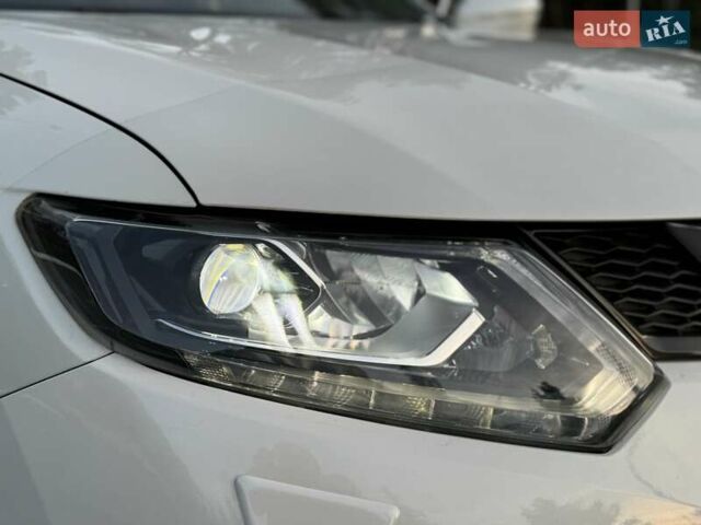 Білий Ніссан ІксТрейл, об'ємом двигуна 2 л та пробігом 153 тис. км за 14800 $, фото 16 на Automoto.ua