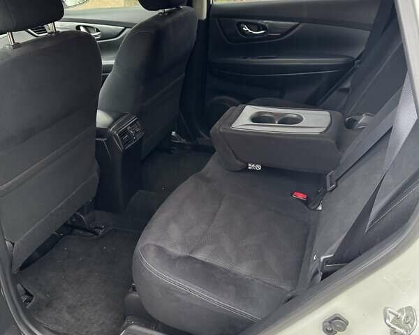 Білий Ніссан ІксТрейл, об'ємом двигуна 1.6 л та пробігом 221 тис. км за 14700 $, фото 15 на Automoto.ua