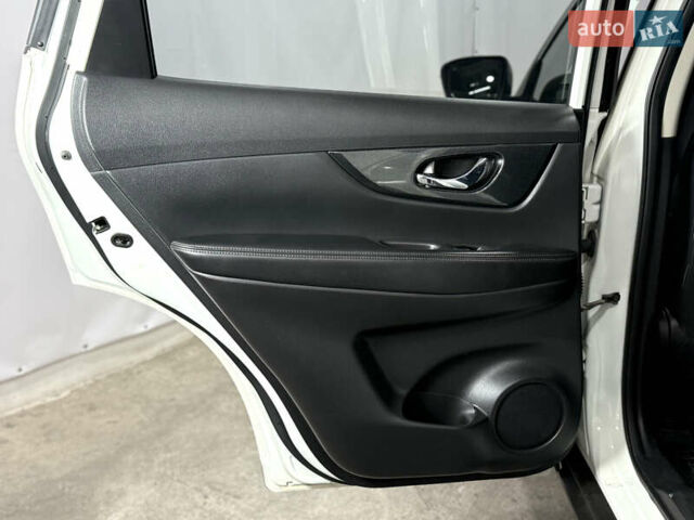 Белый Ниссан ИксТрейл, объемом двигателя 1.6 л и пробегом 122 тыс. км за 17900 $, фото 36 на Automoto.ua