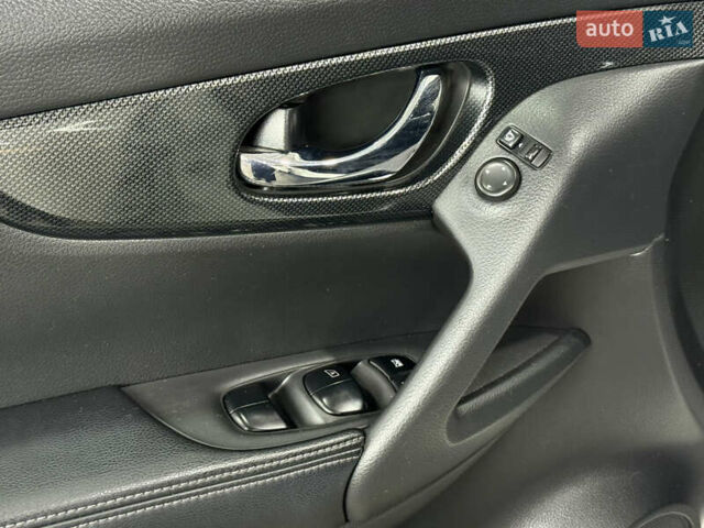 Белый Ниссан ИксТрейл, объемом двигателя 1.6 л и пробегом 122 тыс. км за 17900 $, фото 18 на Automoto.ua