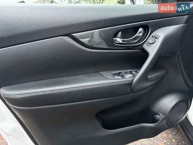 Белый Ниссан ИксТрейл, объемом двигателя 2.5 л и пробегом 134 тыс. км за 14999 $, фото 24 на Automoto.ua