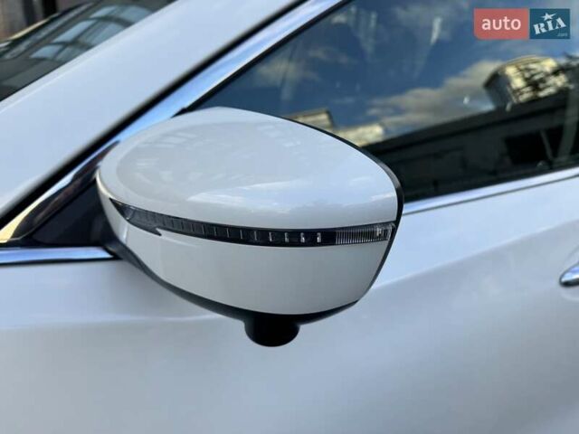 Белый Ниссан ИксТрейл, объемом двигателя 1.6 л и пробегом 80 тыс. км за 18700 $, фото 4 на Automoto.ua