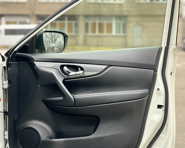 Белый Ниссан ИксТрейл, объемом двигателя 1.6 л и пробегом 52 тыс. км за 21999 $, фото 30 на Automoto.ua