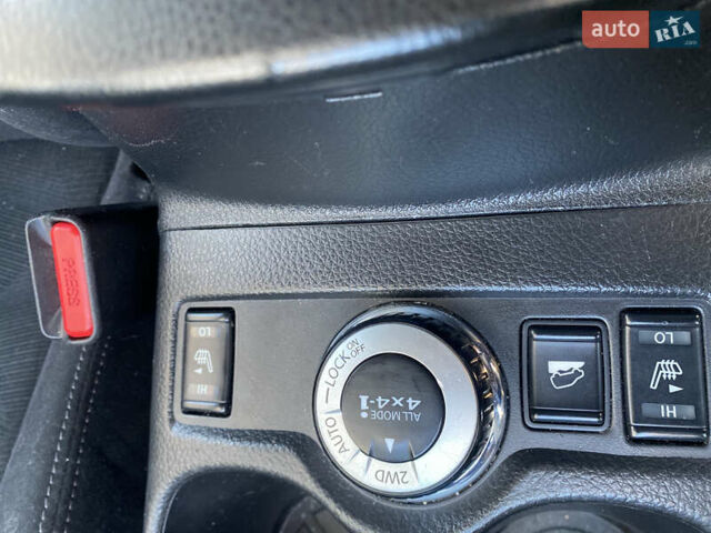 Белый Ниссан ИксТрейл, объемом двигателя 2.49 л и пробегом 184 тыс. км за 16050 $, фото 23 на Automoto.ua