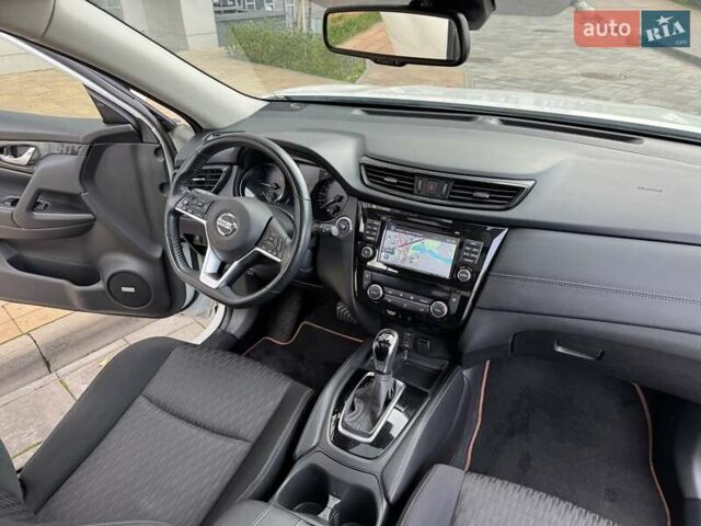 Белый Ниссан ИксТрейл, объемом двигателя 1.6 л и пробегом 79 тыс. км за 18900 $, фото 29 на Automoto.ua