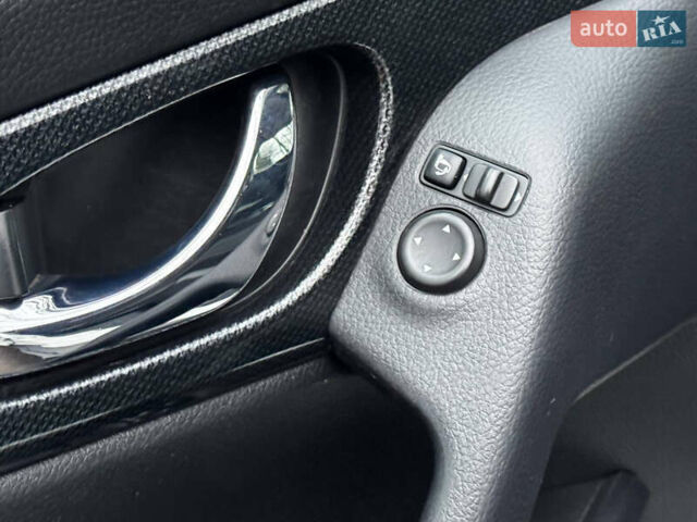 Белый Ниссан ИксТрейл, объемом двигателя 2.49 л и пробегом 134 тыс. км за 14999 $, фото 26 на Automoto.ua