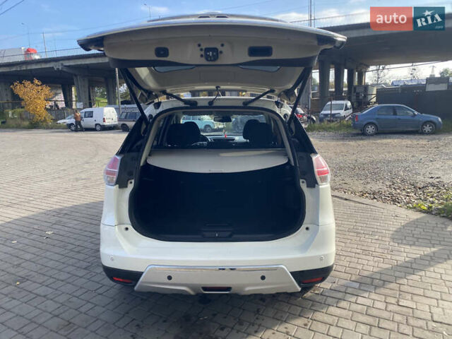 Белый Ниссан ИксТрейл, объемом двигателя 2.49 л и пробегом 183 тыс. км за 17500 $, фото 23 на Automoto.ua