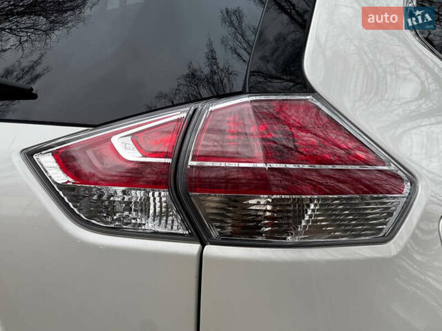 Белый Ниссан ИксТрейл, объемом двигателя 2.49 л и пробегом 134 тыс. км за 14999 $, фото 17 на Automoto.ua