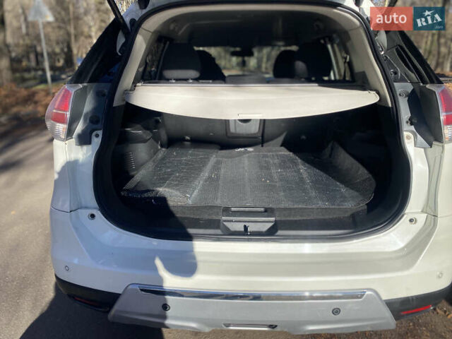 Белый Ниссан ИксТрейл, объемом двигателя 2.49 л и пробегом 184 тыс. км за 16050 $, фото 16 на Automoto.ua