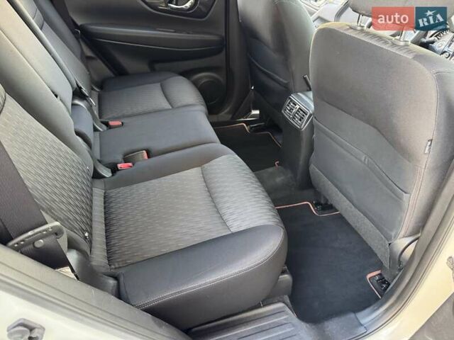 Белый Ниссан ИксТрейл, объемом двигателя 1.6 л и пробегом 80 тыс. км за 18700 $, фото 38 на Automoto.ua