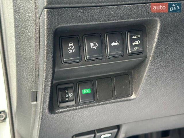 Білий Ніссан ІксТрейл, об'ємом двигуна 2 л та пробігом 90 тис. км за 17999 $, фото 35 на Automoto.ua
