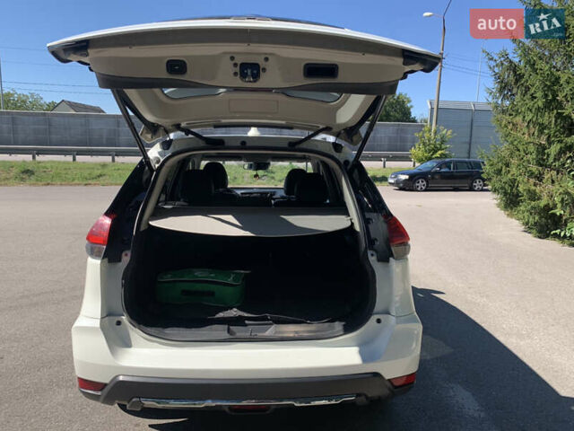 Белый Ниссан ИксТрейл, объемом двигателя 1.6 л и пробегом 112 тыс. км за 18200 $, фото 3 на Automoto.ua