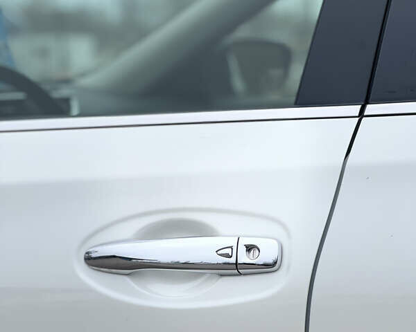 Белый Ниссан ИксТрейл, объемом двигателя 1.6 л и пробегом 52 тыс. км за 21999 $, фото 10 на Automoto.ua