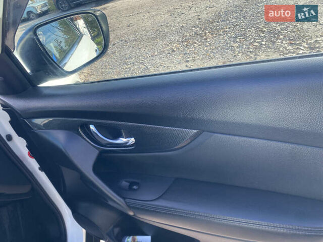 Белый Ниссан ИксТрейл, объемом двигателя 2.49 л и пробегом 183 тыс. км за 17500 $, фото 9 на Automoto.ua