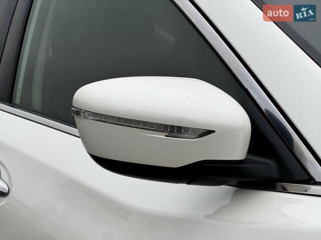 Белый Ниссан ИксТрейл, объемом двигателя 2.49 л и пробегом 134 тыс. км за 14999 $, фото 11 на Automoto.ua